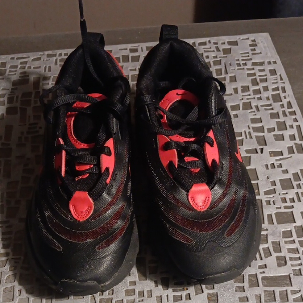 Black and Red Chunky Sneakers with Wave Design